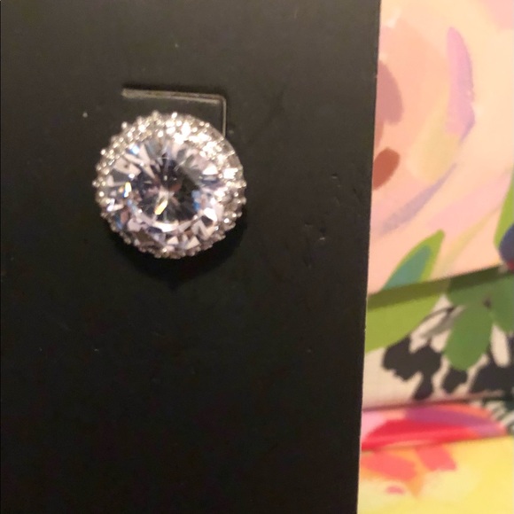 NWOT BAUBLEBAR earrings - Picture 3 of 4